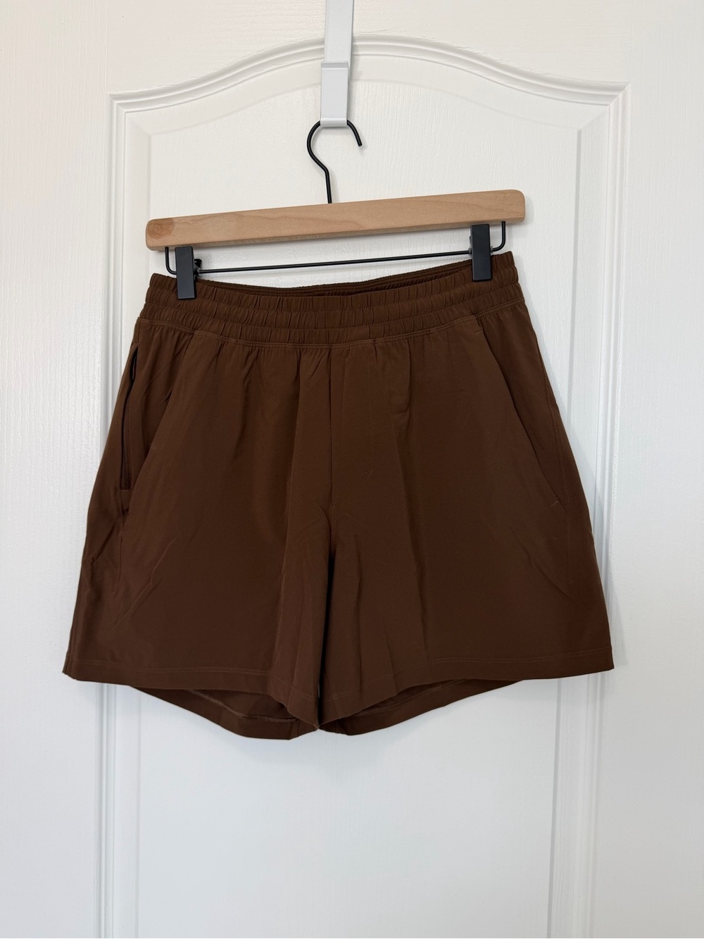 Lululemon Men’s Brown Pace Breaker Shorts Small